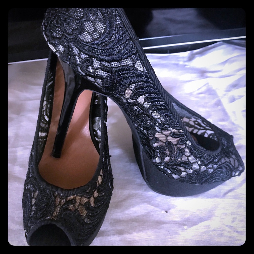 Lace patterned platform heels
